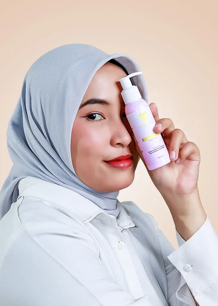 Foto produk dengan model